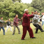 Comment Pratiquer le Tai Chi pour l’Équilibre et la Coordination